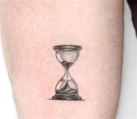 55+ Amazing Hourglass Tattoo Designs with。